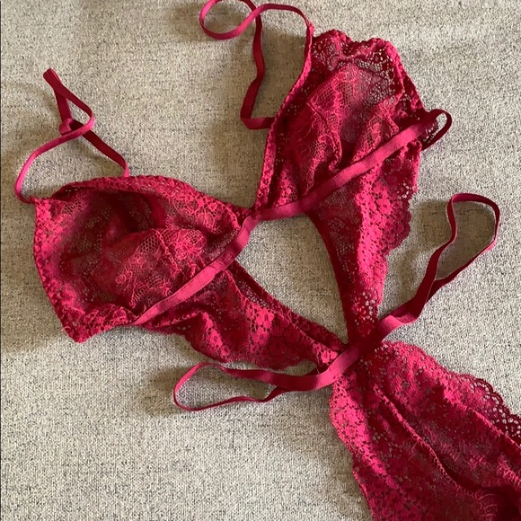 VS LINGERIE - Picture 2 of 2